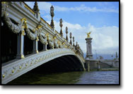 Мост Александра III, подарок русских в 1900 году